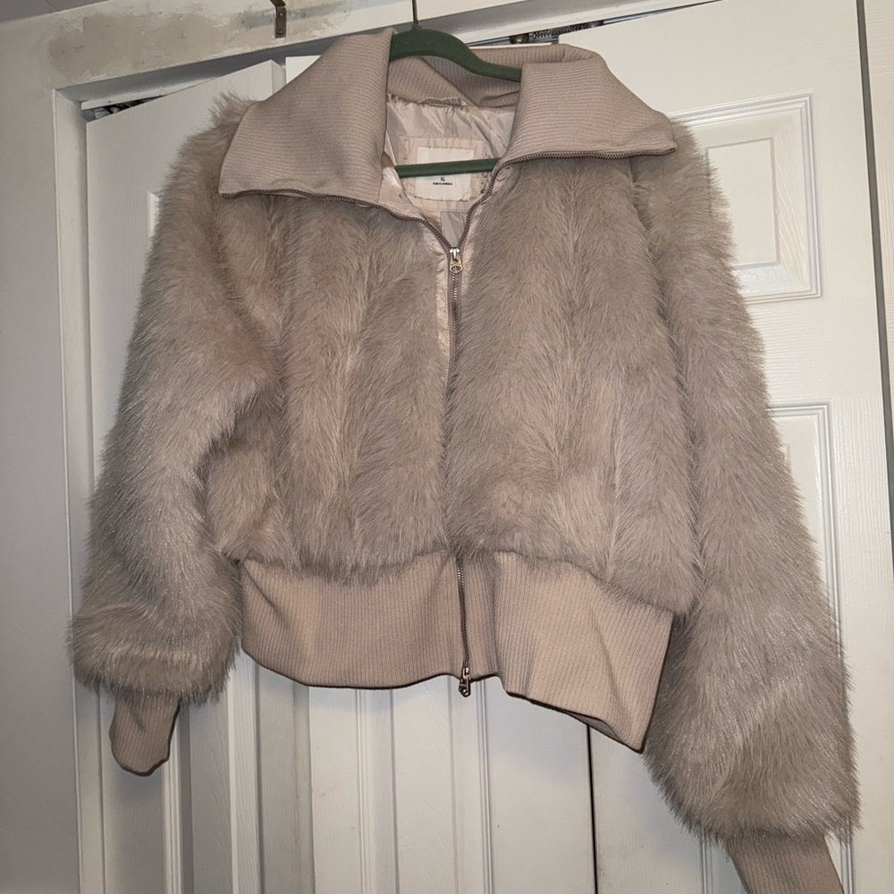 Hollister Cream XL Rib Collar Faux Fur Jacket